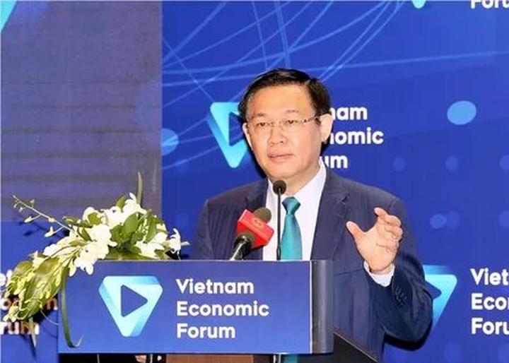 Huang Yoyo: Shop này dựa trên thiết kế basic, nhưng lại trẻ trung và phong cách.